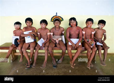 Indios Xingu Niños Fotografías E Imágenes De Alta Resolución Alamy