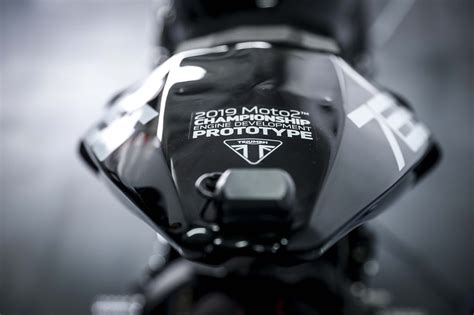 Мотоцикл Triumph Daytona Moto2 765 Limited Edition выпустят в