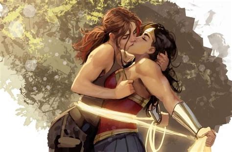 Lara Croft Kissing Wonder Woman Crossover Comic Book Lesbians Luscious