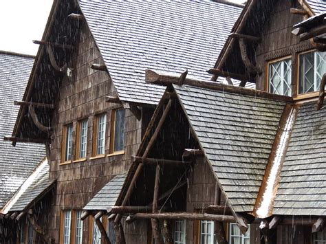 The old house rooms at the old faithful inn offer simple and basic accommodations with a historic feel. Merry@Syracuse: Yellowstone: Old Faithful Inn
