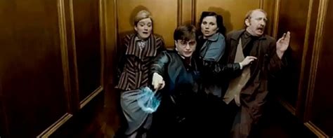 Harry, ron és hermione immár nem kerülheti el a végső összecsapást. Harry Potter és a Halál ereklyéi I. rész letöltés