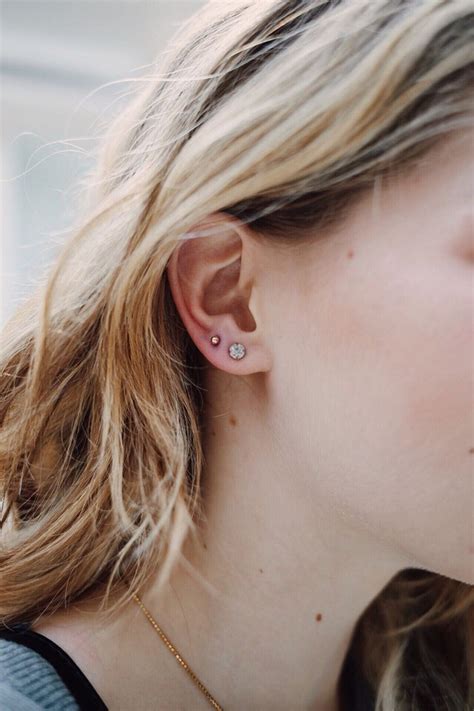 Double Piercing Arete En La Oreja Piercings Oreja Doble Perforaci N