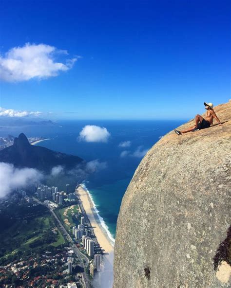 The mountain, one of the first in brazil to be named in portuguese, was named by the expedition's sailors, who compared its silhouette to that of the shape of a topsail of a carrack upon sighting it on january 1, 1502. Pedra da Gávea, RJ | Trilhando Montanhas