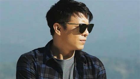 Sayangnya, berbagai kasus dan kontroversi kerap mewarnai perjalanan karier pria yang satu ini. Ariel NOAH Ternyata Bosan Bawakan Lagu Ini Saat Manggung ...