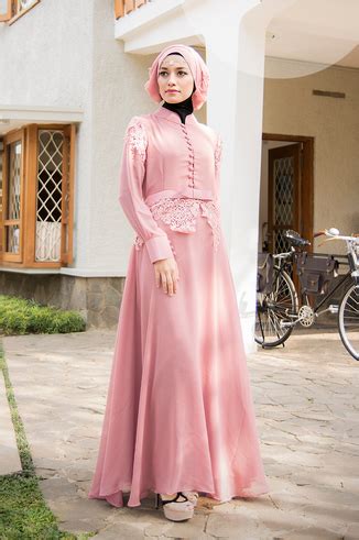 Check spelling or type a new query. Model Baju Kebaya Wisuda Modis dan Modern | Model Baju dan Rambut Terbaru | Gaya hijab, Gaya ...