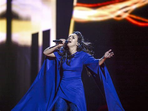 La Cantante Jamala Ganadora De Eurovisión 2016 Huye De Ucrania Con