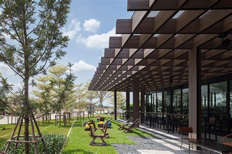 Integrated Field Tops Its Sara Café With Latticed Roof Canopy