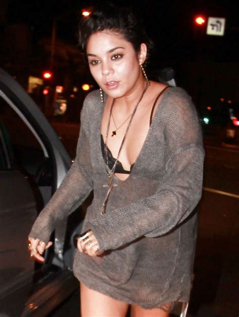 Vanessa Hudgens Showing Her Black Bra And Sexy In Fuck Me Boots Paparazzi Pictur Porn Pictures