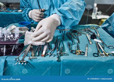 Surgical Instruments In The Operating Room The Surgeon S Assistant