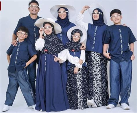 Aneka baju koko terbaru untuk sambut hari lebaran model arabian, pakista, untuk pria dewasa, remaja, anak & bayi dari ftsl, woffi man, izzue, rabbani, ammu. Model Baju Couple Lebaran Terbaru Dan Terbaik Tahun 2021 ...