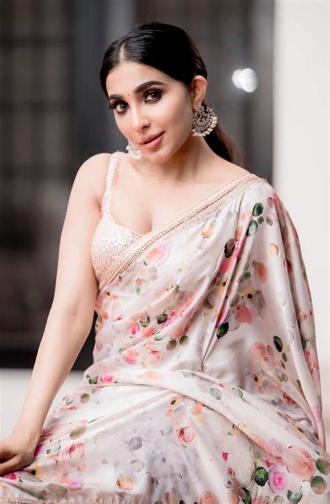 parvati nair hot stills in floral saree south indian actress