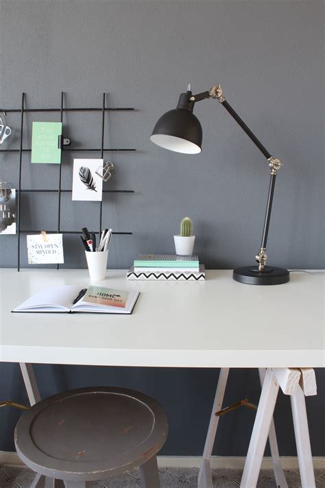 Diese holz schreibtischlampe mit led leuchtmittel sieht nicht nur super gut aus, sondern ist auch recht günstig dimmer schaltung für die led schreibtischlampe: Do moderne Schreibtischlampe schwarz (mit Bildern ...