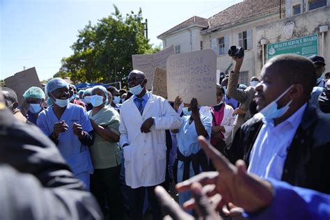 Impoverished Nurses Are Not Allowed To Leave Zimbabwe Despite The Shortage Of Health Workers