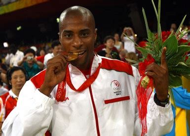 Termina a batalha do vimeiro. Nélson Évora já recebeu medalha de ouro
