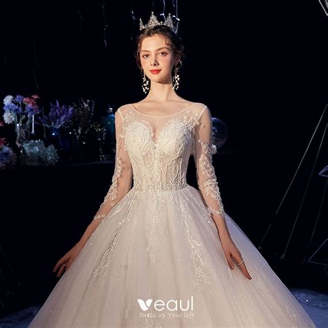 Im übertragenen sinn wird auch die erscheinung von tieren zur balzzeit als brautkleid bezeichnet. Illusion Ivory / Creme Durchsichtige Brautkleider ...
