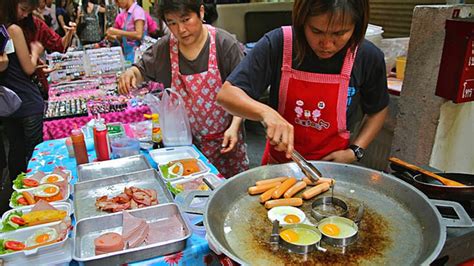 16 TOP BANGKOK STREET FOODS | Bangkok Food Guide - YouTube