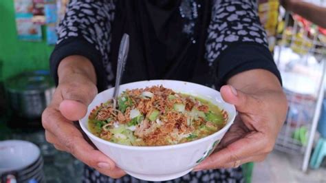 Bubur mang asep adalah bubur ayam khas bandung yang bisa kamu temukan di jalan gejayana tepat di sebelah apotek gejayana. Rekomendasi 10 Bubur Ayam Enak di Jogja, Cocok untuk Menu Sarapan Pagi - Tribun Jogja