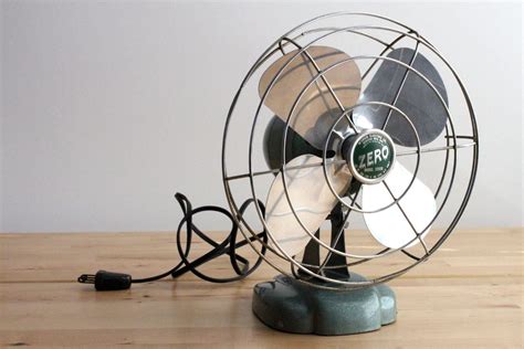 Also, these fans generally have a maximum of 3 speed my little metal fan, is the safety cage is so sparse that fingers can easily reach the fan blades, and boy. Metal Blade Fan 1950s Industrial Grey Jade Working Desk ...