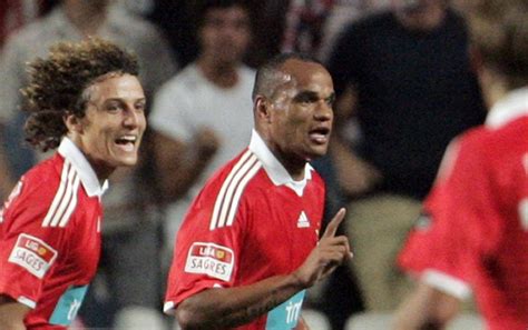 And spent one year in their senior squad before being snapped up by benfica. David Luiz e Weldon, Benfica | Andebol, Futebol, Atletismo