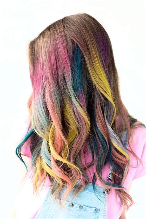 A no fuss, no commitment way to add a pastel tint to your hair in an instant. Hair Chalk Reviews | How to Chalk Your Hair Tutorial
