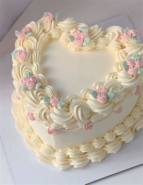 Pastel De Corazón Aesthetic 🎂 In 2022 Pretty Birthday Cakes Mini