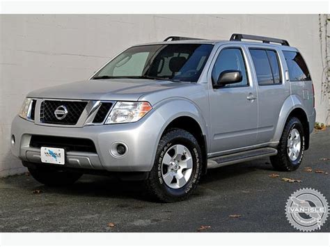7 Passenger Nissan Pathfinder 4x4 Outside Comox Valley Campbell River