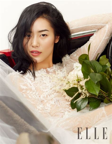 The Chinese Model Wears Romantic Styles Including Lace Dresses Romantic