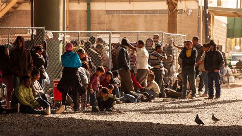 Us Border Authorities Hold Migrant Families In Pen Under El Paso