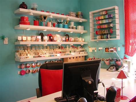 Short on cash to decorate your craft room? 14 Ideas To Help You Organize Your Craft Room