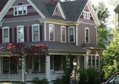 Purple House Exterior House Paint Colors 7 No Fail Ideas Bob Vila