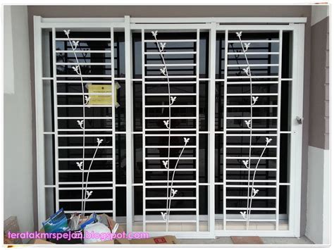 No need to install separate ms steel doors for wide balcony doors with revolutionary new sliding glass doors with embedded grill of full height or option to have 4ft i loved a particular design, and to my pleasant surprise, it was delivered & fitted 4 days before the due date. Dunia Mrs. Pejan's: GRILL RUMAH YANG CANTIK, TELITI, KEMAS ...