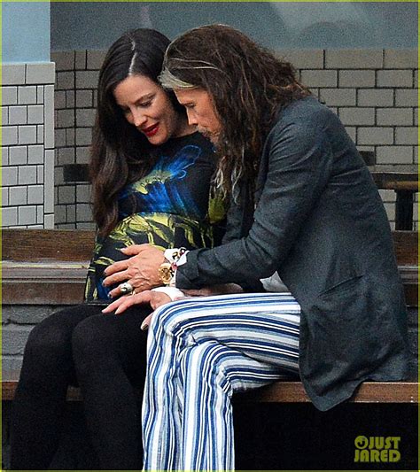 Photo Liv Tyler Gets In Father Daughter Bonding With Dad Steven Tyler
