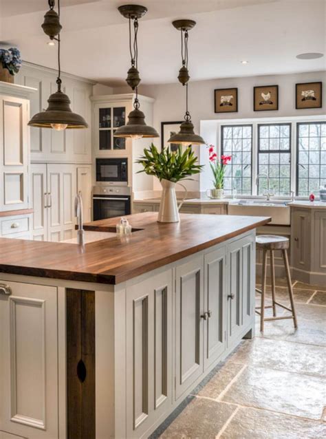Kitchen paint colors with oak cabinets combination is something you must consider thoughtfully to create a fabulous interior design. 8 Cottage Style Kitchens With Oak Cabinets | Home Design