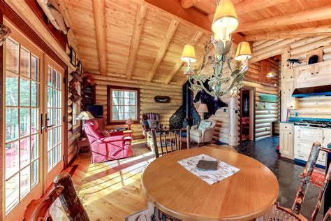 Breathtaking vistas, abundant wildlife, fascinating excursions, welcoming accommodations, unique shops, and warm people! Cabins in Maine: Lakefront Cabin on Moosehead Lake in ...