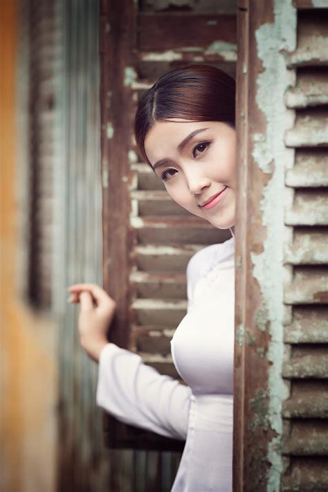 Vietnamese Young Women With Ao Dai In Old Town By Huynh Thu Ubicaciondepersonascdmxgobmx