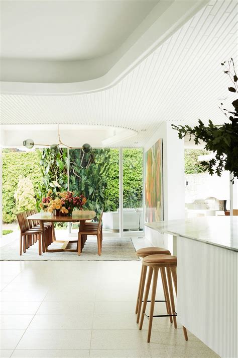 A 1963 House Renovation That Pays Homage To Architect Oscar Niemeyer