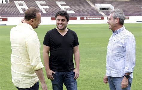Saul is an entrepreneur, investor and operator with more than 20 years of experience starting, building, exiting and investing in businesses globally. Filho de Saul Klein faz visita à Ferroviária e conhece ...