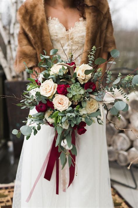 35 Modern Rustic Winter Wedding Flowers Ideas Red Bouquet Wedding