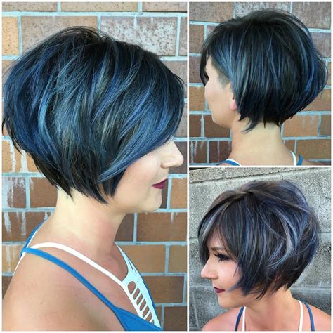 The singer looked seriously epic with exta long golden waves and a full messy fringe to complement her groovy blue eyeshadow. Graduated Messy Textured Bob with Side Swept Bangs and Icy ...