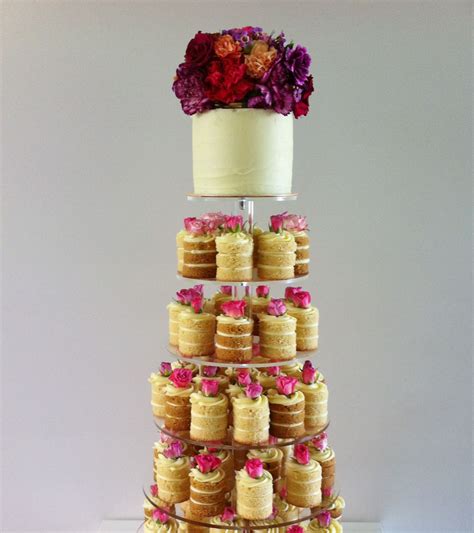 Basically, engagement cakes depict the engagement party theme. Engagement party cakes to suit every couple | Easy Weddings
