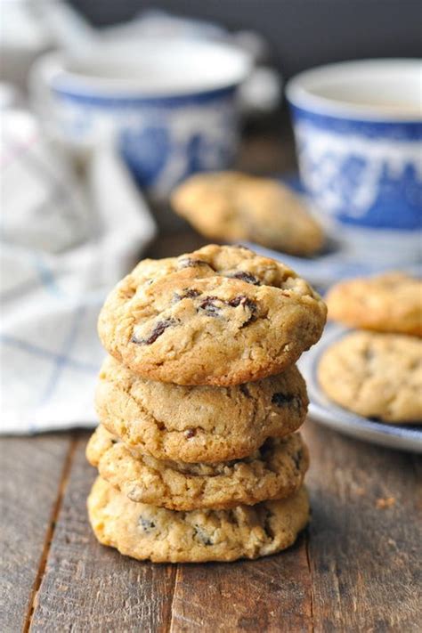 However if you like a little bolder, molasses taste then you can use dark brown sugar! Old-Fashioned Oatmeal Raisin Cookies | RecipeLion.com