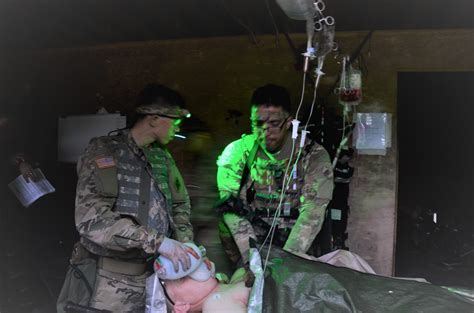 Medcoe Starts New Operationally Focused Paramedic Pilot Course Article The United States Army