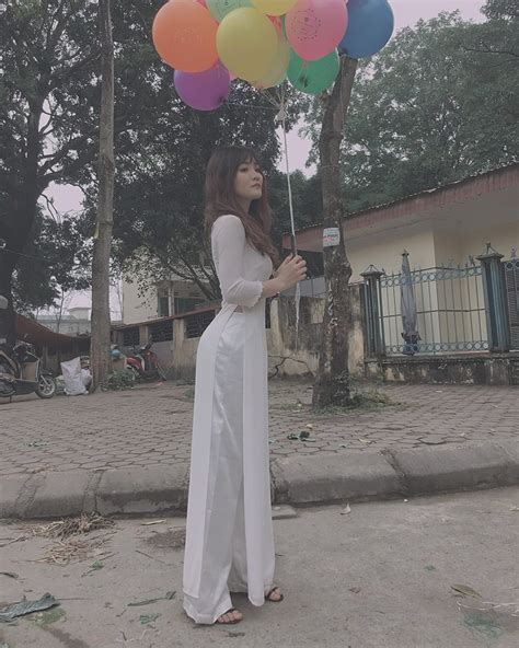 Nữ Sinh Việt Diện áo Dài Trắng Người Xinh đẹp Trong Trẻo Xuất Sắc
