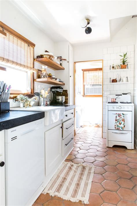 16 Kitchens that Skipped the Reno and Embraced Vintage Vibes | Vintage