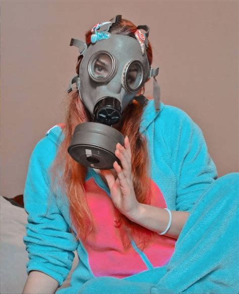Pin By Taff On Women In Gas Masks Gas Mask Girl Gas Mask Mask Girl