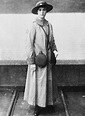 A female member of the City of London Red Cross, London Ambulance ...