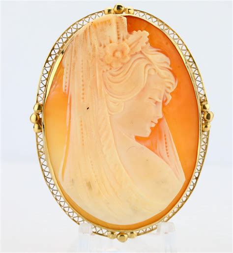 Shell Cameo Brooch Pendant Karat Yellow Gold Antique Brooches