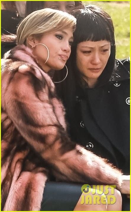 Photo Jennifer Lopez Constance Wu Film Emotional Funeral Scene For Hustlers 03 Photo 4266446