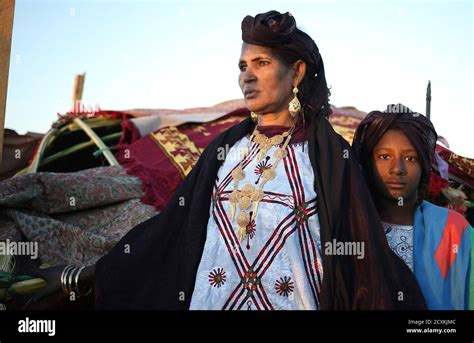 Tuareg Girl High Resolution Stock Photography And Images Alamy