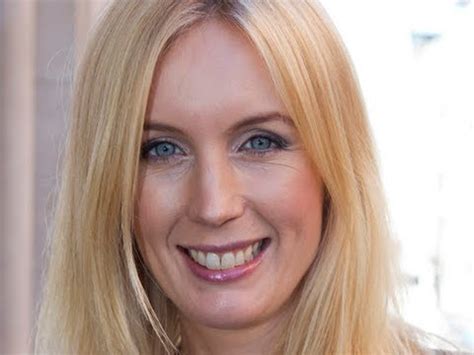 Jenny har firat bröllopsdag men också fått en släng av semesterdepp eller medelålderskris, det skaver lite helt enkelt. Jenny Strömstedt: "Jag har slutat sjunga" - YouTube